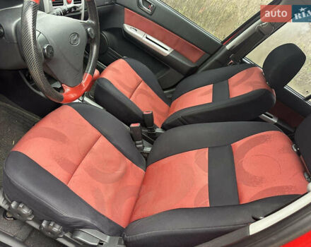 Красный Хендай Гетц, объемом двигателя 1.4 л и пробегом 201 тыс. км за 5600 $, фото 13 на Automoto.ua