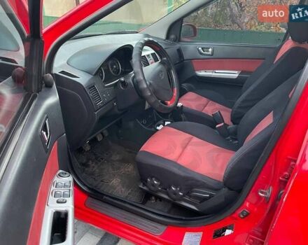 Красный Хендай Гетц, объемом двигателя 1.4 л и пробегом 292 тыс. км за 3950 $, фото 2 на Automoto.ua