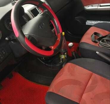 Красный Хендай Гетц, объемом двигателя 1.4 л и пробегом 197 тыс. км за 4600 $, фото 7 на Automoto.ua