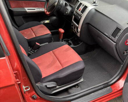 Красный Хендай Гетц, объемом двигателя 1.4 л и пробегом 159 тыс. км за 6000 $, фото 3 на Automoto.ua