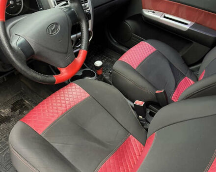 Красный Хендай Гетц, объемом двигателя 1.4 л и пробегом 191 тыс. км за 3000 $, фото 4 на Automoto.ua