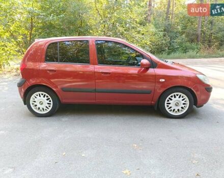 Красный Хендай Гетц, объемом двигателя 1.6 л и пробегом 320 тыс. км за 4700 $, фото 2 на Automoto.ua