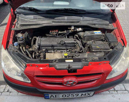 Красный Хендай Гетц, объемом двигателя 1.4 л и пробегом 220 тыс. км за 4100 $, фото 4 на Automoto.ua