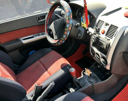 Красный Хендай Гетц, объемом двигателя 1.4 л и пробегом 31 тыс. км за 5900 $, фото 2 на Automoto.ua