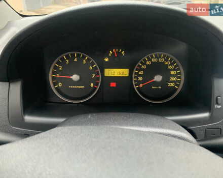 Красный Хендай Гетц, объемом двигателя 1.4 л и пробегом 170 тыс. км за 4500 $, фото 4 на Automoto.ua