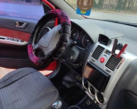 Красный Хендай Гетц, объемом двигателя 1.4 л и пробегом 315 тыс. км за 4300 $, фото 2 на Automoto.ua