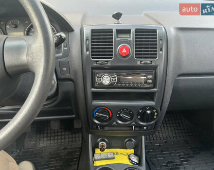 Червоний Хендай Гетц, об'ємом двигуна 1.09 л та пробігом 174 тис. км за 3900 $, фото 35 на Automoto.ua