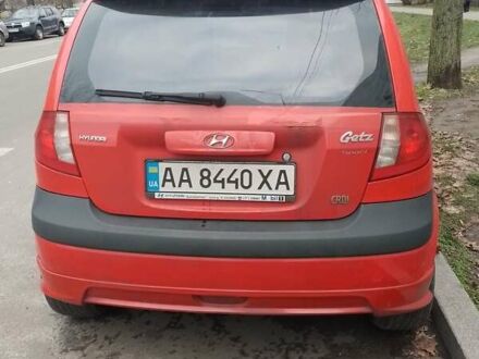 Красный Хендай Гетц, объемом двигателя 1.49 л и пробегом 260 тыс. км за 4000 $, фото 1 на Automoto.ua