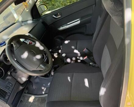 Желтый Хендай Гетц, объемом двигателя 1.4 л и пробегом 173 тыс. км за 4000 $, фото 2 на Automoto.ua