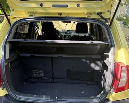 Желтый Хендай Гетц, объемом двигателя 1.4 л и пробегом 173 тыс. км за 4000 $, фото 4 на Automoto.ua