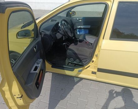 Желтый Хендай Гетц, объемом двигателя 1.4 л и пробегом 180 тыс. км за 4000 $, фото 5 на Automoto.ua