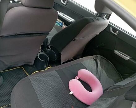 Желтый Хендай Гетц, объемом двигателя 1.4 л и пробегом 120 тыс. км за 5750 $, фото 3 на Automoto.ua