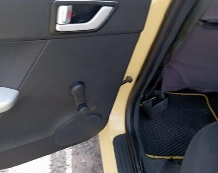 Желтый Хендай Гетц, объемом двигателя 1.4 л и пробегом 120 тыс. км за 5500 $, фото 5 на Automoto.ua