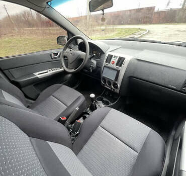 Серый Хендай Гетц, объемом двигателя 1.4 л и пробегом 200 тыс. км за 3500 $, фото 10 на Automoto.ua