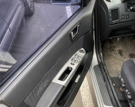 Серый Хендай Гетц, объемом двигателя 1.4 л и пробегом 300 тыс. км за 2600 $, фото 4 на Automoto.ua