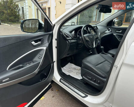 Белый Хендай Гранд Санта Фе, объемом двигателя 2.2 л и пробегом 208 тыс. км за 17700 $, фото 17 на Automoto.ua