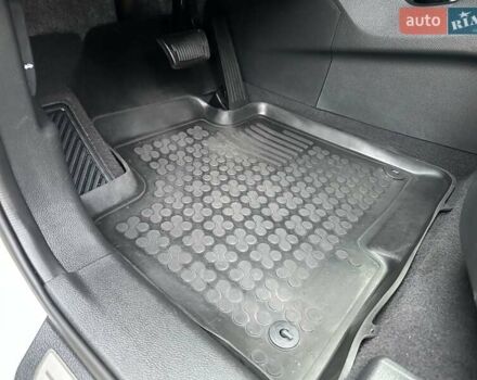 Белый Хендай Гранд Санта Фе, объемом двигателя 2.2 л и пробегом 231 тыс. км за 19197 $, фото 7 на Automoto.ua