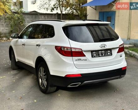 Белый Хендай Гранд Санта Фе, объемом двигателя 2.2 л и пробегом 218 тыс. км за 18500 $, фото 1 на Automoto.ua