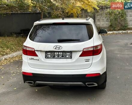 Белый Хендай Гранд Санта Фе, объемом двигателя 2.2 л и пробегом 218 тыс. км за 18500 $, фото 4 на Automoto.ua