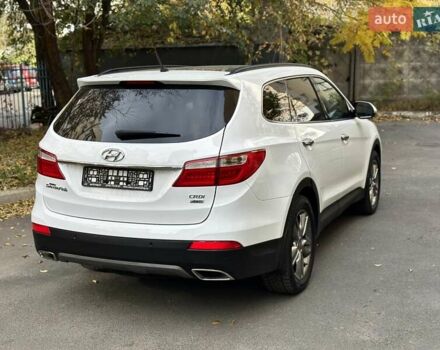 Белый Хендай Гранд Санта Фе, объемом двигателя 2.2 л и пробегом 218 тыс. км за 18500 $, фото 3 на Automoto.ua