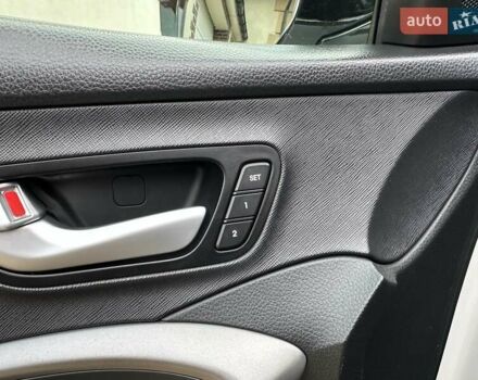 Белый Хендай Гранд Санта Фе, объемом двигателя 2.2 л и пробегом 231 тыс. км за 19197 $, фото 2 на Automoto.ua