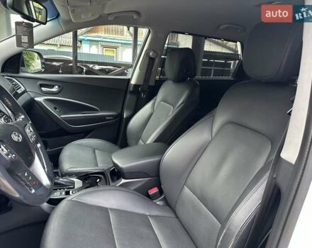 Белый Хендай Гранд Санта Фе, объемом двигателя 2.2 л и пробегом 231 тыс. км за 19197 $, фото 6 на Automoto.ua