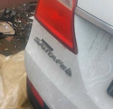 Белый Хендай Гранд Санта Фе, объемом двигателя 2.2 л и пробегом 246 тыс. км за 5000 $, фото 4 на Automoto.ua