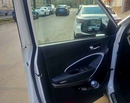 Белый Хендай Гранд Санта Фе, объемом двигателя 2.2 л и пробегом 124 тыс. км за 35000 $, фото 3 на Automoto.ua