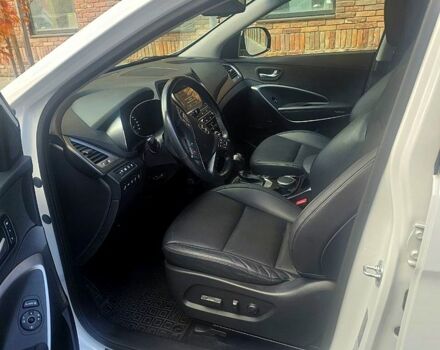 Белый Хендай Гранд Санта Фе, объемом двигателя 2.2 л и пробегом 124 тыс. км за 35000 $, фото 4 на Automoto.ua