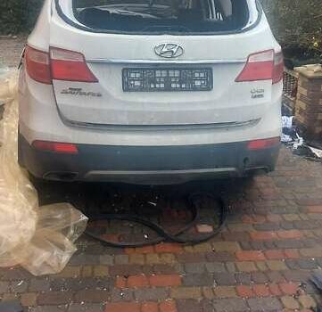 Белый Хендай Гранд Санта Фе, объемом двигателя 2.2 л и пробегом 246 тыс. км за 5000 $, фото 1 на Automoto.ua