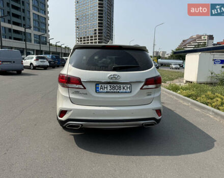 Бежевый Хендай Гранд Санта Фе, объемом двигателя 2.2 л и пробегом 130 тыс. км за 33000 $, фото 3 на Automoto.ua