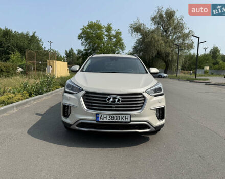 Бежевый Хендай Гранд Санта Фе, объемом двигателя 2.2 л и пробегом 130 тыс. км за 33000 $, фото 1 на Automoto.ua