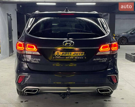 Серый Хендай Гранд Санта Фе, объемом двигателя 2.2 л и пробегом 120 тыс. км за 31000 $, фото 4 на Automoto.ua