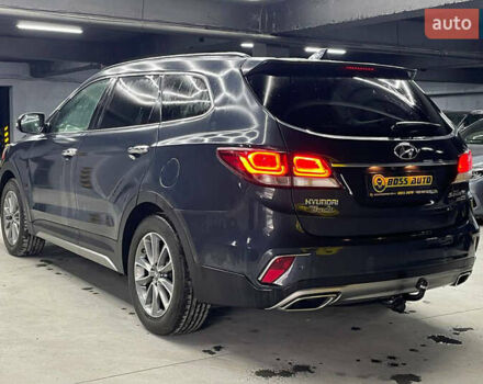 Серый Хендай Гранд Санта Фе, объемом двигателя 2.2 л и пробегом 120 тыс. км за 31000 $, фото 3 на Automoto.ua