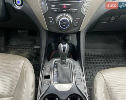 Серый Хендай Гранд Санта Фе, объемом двигателя 2.2 л и пробегом 120 тыс. км за 31000 $, фото 16 на Automoto.ua