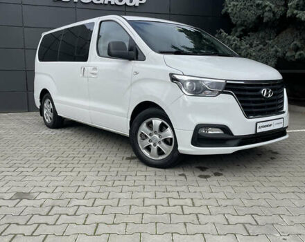 Белый Хендай Гранд Старекс, объемом двигателя 2.5 л и пробегом 70 тыс. км за 31500 $, фото 3 на Automoto.ua