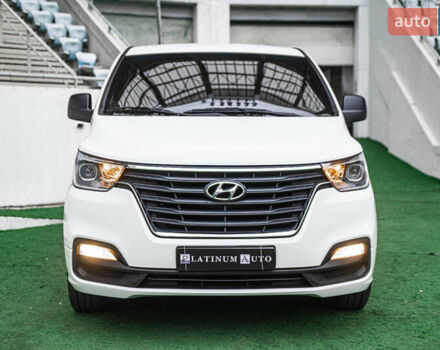 Белый Хендай Гранд Старекс, объемом двигателя 2.5 л и пробегом 65 тыс. км за 28500 $, фото 4 на Automoto.ua