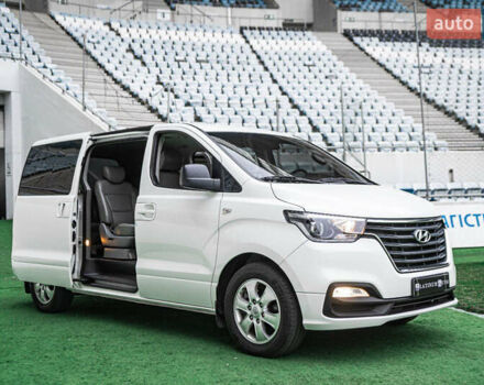 Белый Хендай Гранд Старекс, объемом двигателя 2.5 л и пробегом 65 тыс. км за 28500 $, фото 3 на Automoto.ua