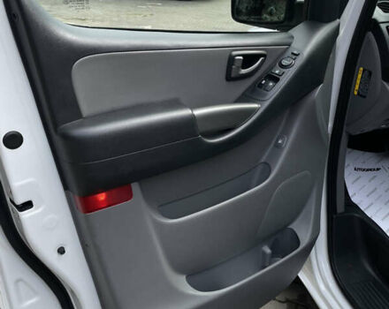 Белый Хендай Гранд Старекс, объемом двигателя 2.5 л и пробегом 70 тыс. км за 31500 $, фото 8 на Automoto.ua