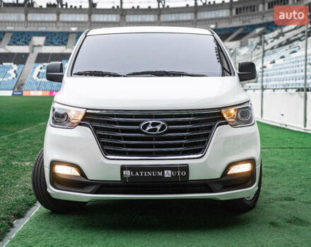 Белый Хендай Гранд Старекс, объемом двигателя 2.5 л и пробегом 65 тыс. км за 28500 $, фото 9 на Automoto.ua