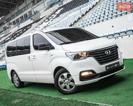 Белый Хендай Гранд Старекс, объемом двигателя 2.5 л и пробегом 65 тыс. км за 28500 $, фото 2 на Automoto.ua