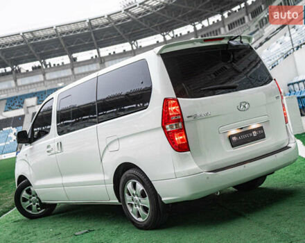 Белый Хендай Гранд Старекс, объемом двигателя 2.5 л и пробегом 65 тыс. км за 28500 $, фото 13 на Automoto.ua