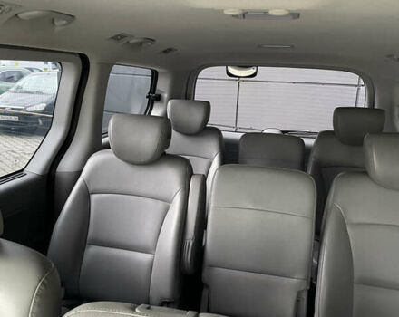 Белый Хендай Гранд Старекс, объемом двигателя 2.5 л и пробегом 70 тыс. км за 31500 $, фото 20 на Automoto.ua