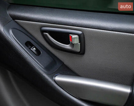 Белый Хендай Гранд Старекс, объемом двигателя 2.5 л и пробегом 65 тыс. км за 28500 $, фото 20 на Automoto.ua