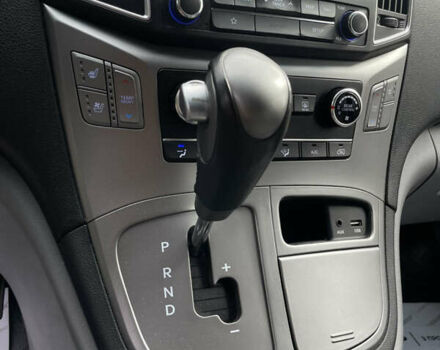 Белый Хендай Гранд Старекс, объемом двигателя 2.5 л и пробегом 70 тыс. км за 31500 $, фото 17 на Automoto.ua