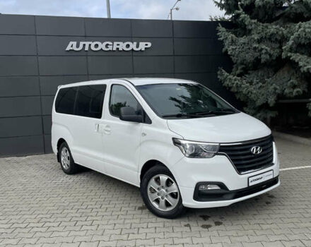 Белый Хендай Гранд Старекс, объемом двигателя 2.5 л и пробегом 70 тыс. км за 31500 $, фото 2 на Automoto.ua