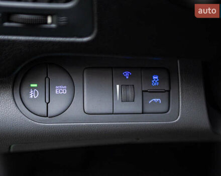 Белый Хендай Гранд Старекс, объемом двигателя 2.5 л и пробегом 65 тыс. км за 28500 $, фото 24 на Automoto.ua