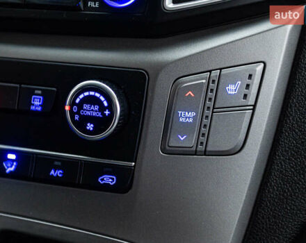 Белый Хендай Гранд Старекс, объемом двигателя 2.5 л и пробегом 65 тыс. км за 28500 $, фото 32 на Automoto.ua