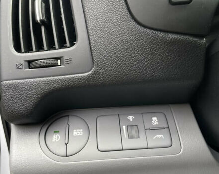 Белый Хендай Гранд Старекс, объемом двигателя 2.5 л и пробегом 70 тыс. км за 31500 $, фото 10 на Automoto.ua