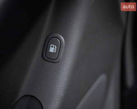 Белый Хендай Гранд Старекс, объемом двигателя 2.5 л и пробегом 65 тыс. км за 28500 $, фото 23 на Automoto.ua